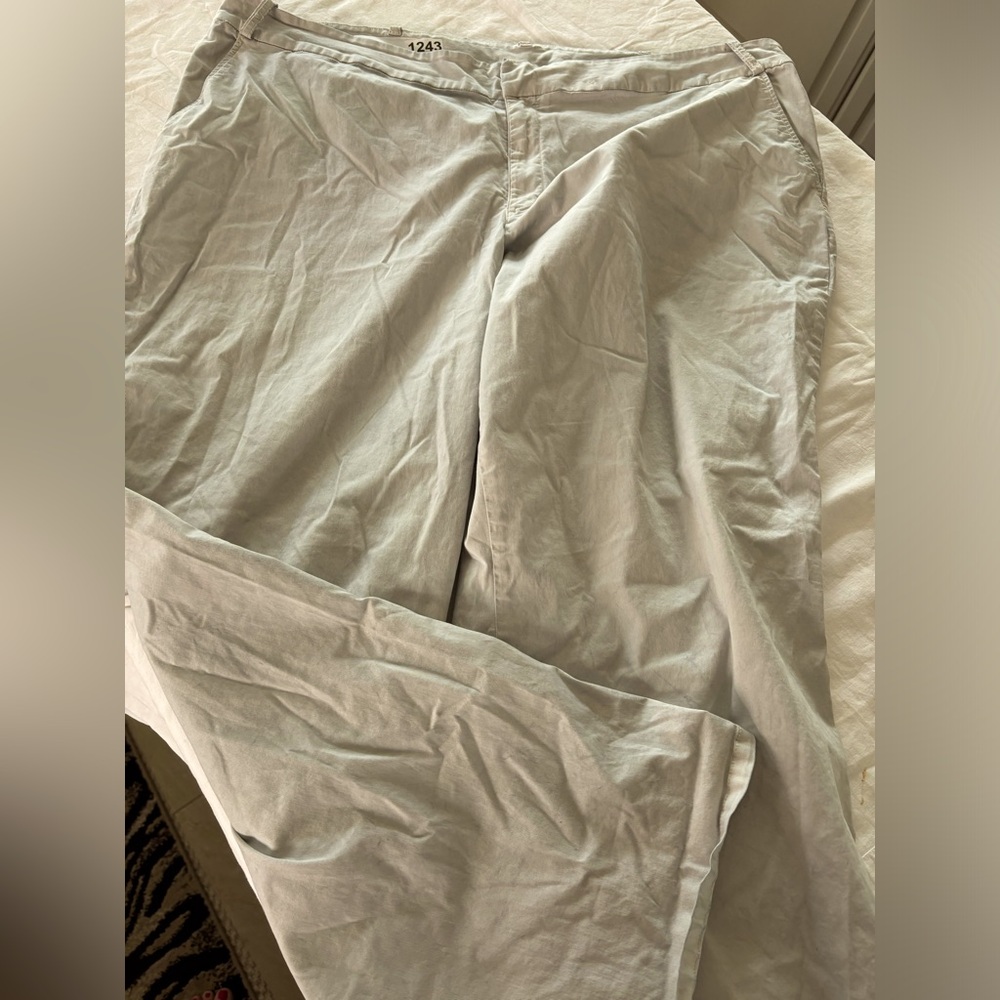 Avenue stretch ladies grey‎ chino pants. Wide leg. In good use condition. SZ 24.